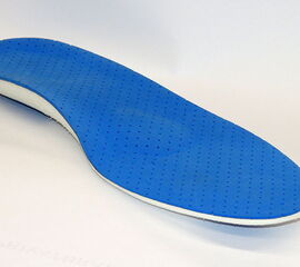 Weichbettende Einlage die bei degenerativen Erkrankungen der Wirbelsäule oder der Gelenke der unteren Extremität Verwendung findet.